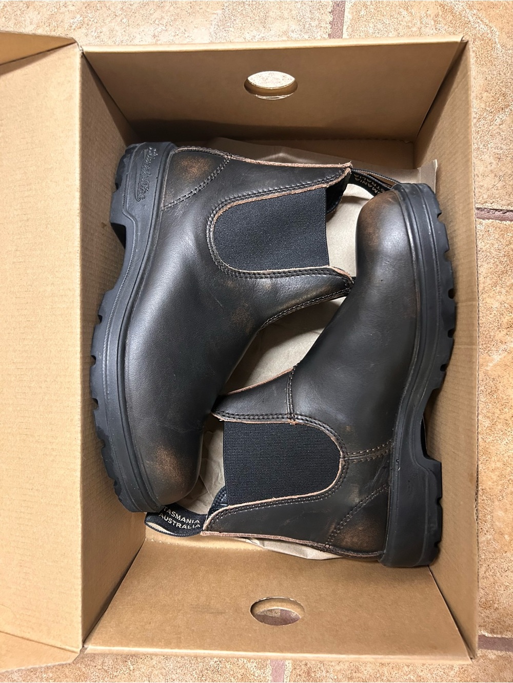 Classic vintage brown brushed Blundstone boots (size 7.5 US women’s)